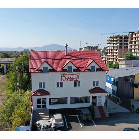 Pensiunea Riccardo Braşov Exteriör bild