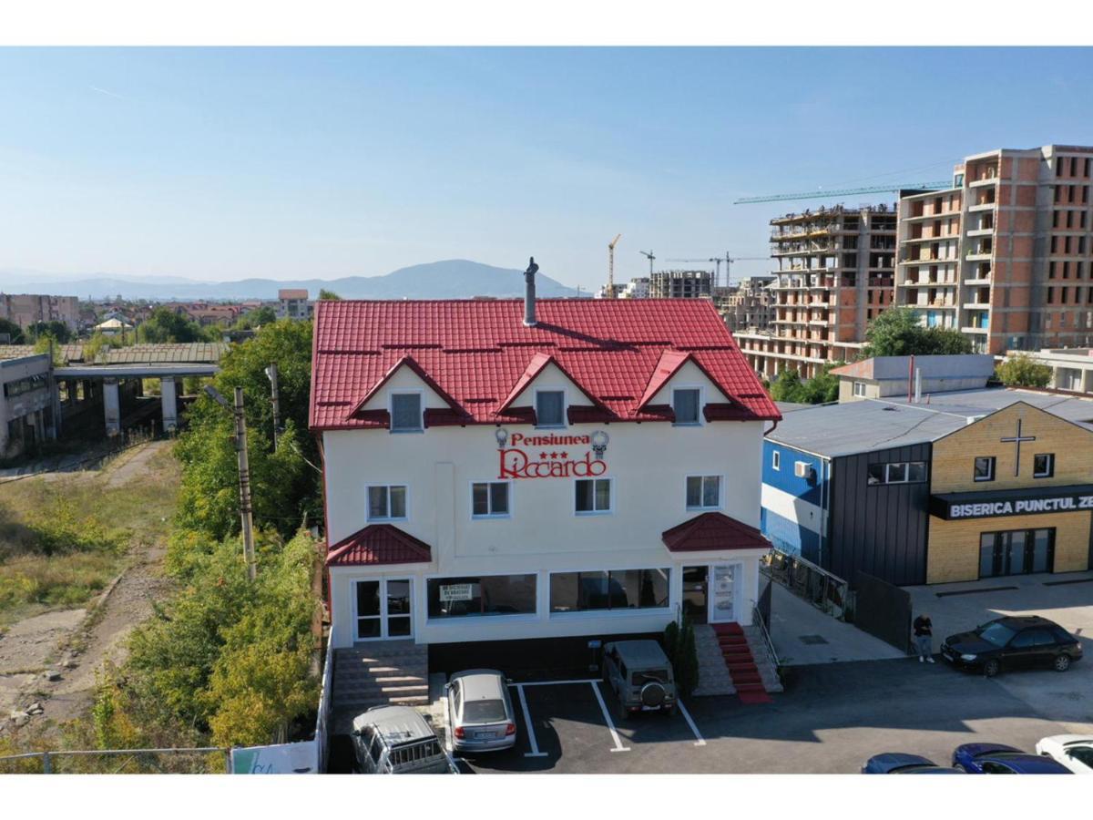 Pensiunea Riccardo Braşov Exteriör bild